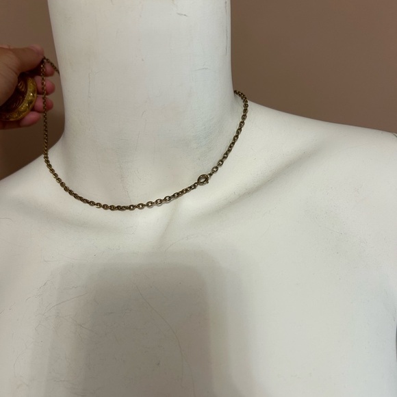 4/$100 vintage 1980 Elegant Gold Ornate photo locket necklace 24 inches 💙 - Picture 8 of 9